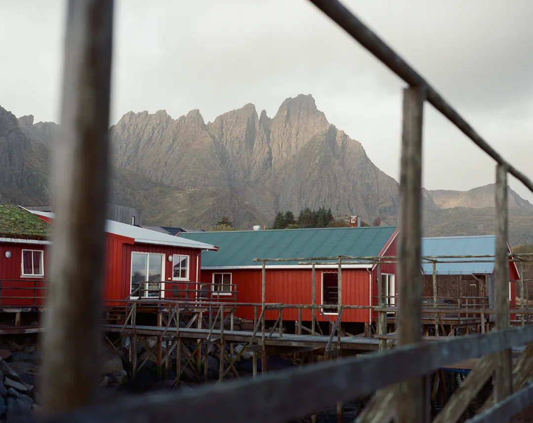 Rorbuer and Jagged Peaks